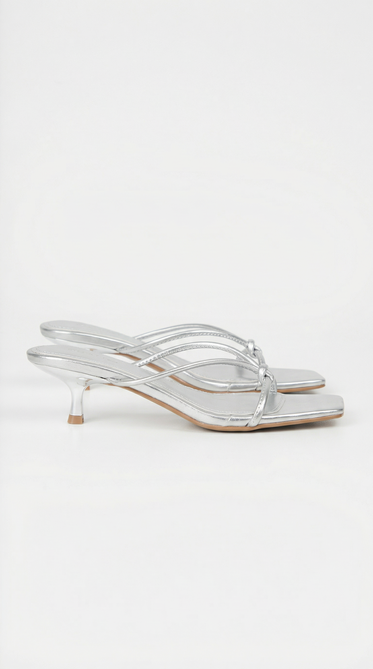 Sandalias con tacón Christina y detalle de nudo