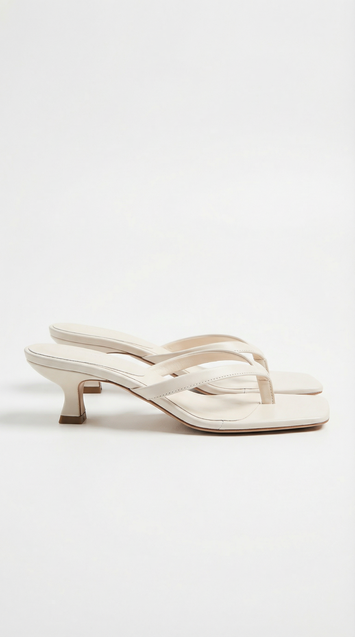 Sandalias Jessica con Tacón Kitten y Diseño de Zehentrenner